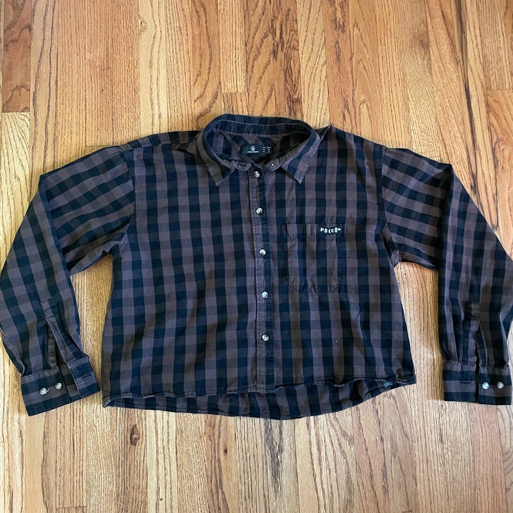 Volcom Cropped Plaid Button Down